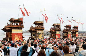 波打ち際、山車勇壮に 半田で亀崎潮干祭始まる