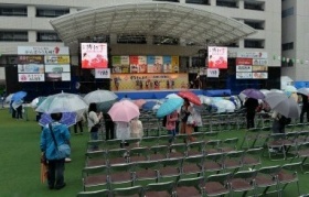 博多どんたく初日パレード中止 祭り出演者らに涙雨 「熊本活気づけたかった」 [福岡県]
